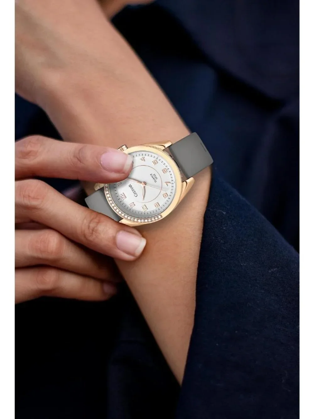 Women's Gray Silicone Strap Waterproof Analog Quartz Easy Read Dial Wrist Watch